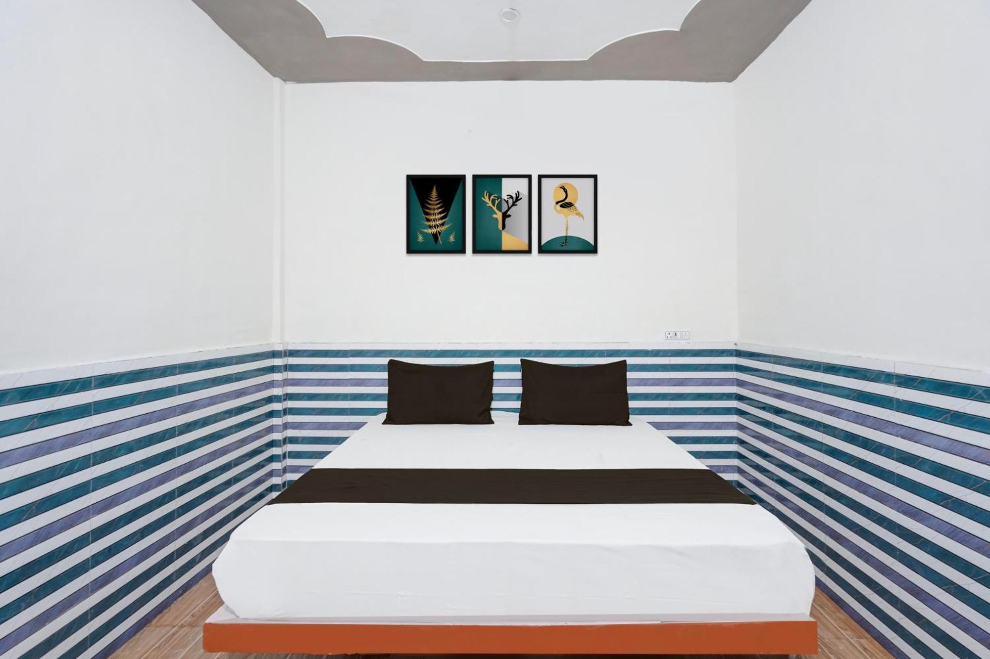 Hotel O Golden Bird Noida Exteriör bild